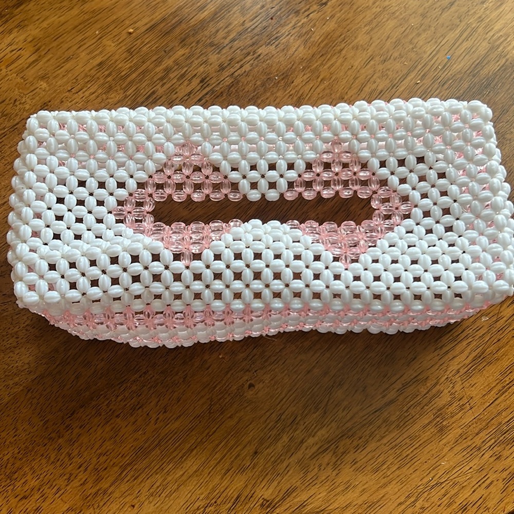 White and Pink beaded Tissue box holder
Holds a 10" x 3" box